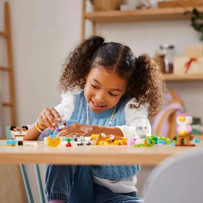 LEGO Classic 11034 Creative Pets, Brick Box Set with Animal Building Toys for 5 Plus Year Old Girls & Boys with Toy Dog, Cat, Rabbit, Hamster and Bird Figures, Gift for Kids