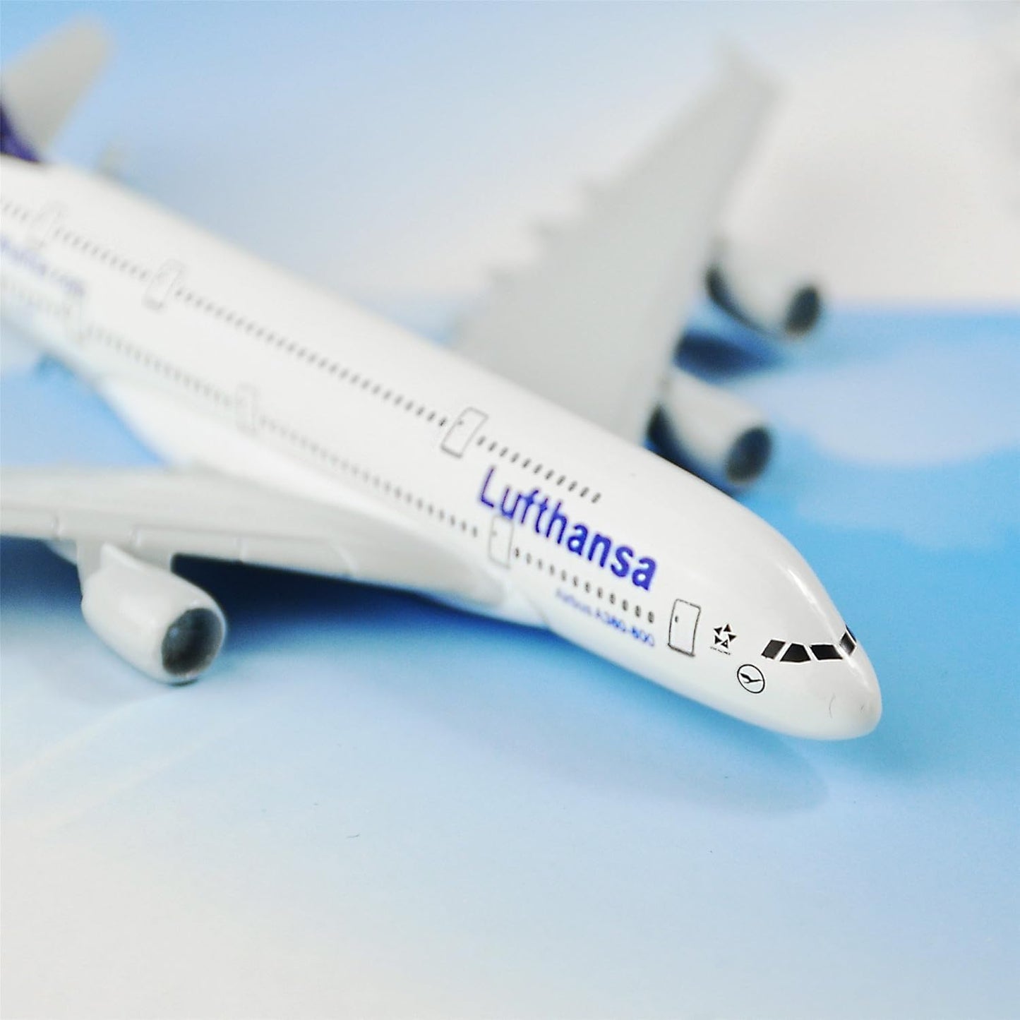 Breatoi Die-Cast Aeroplane Scale Model – Lufthansa A380 Aircraft (16 cm)