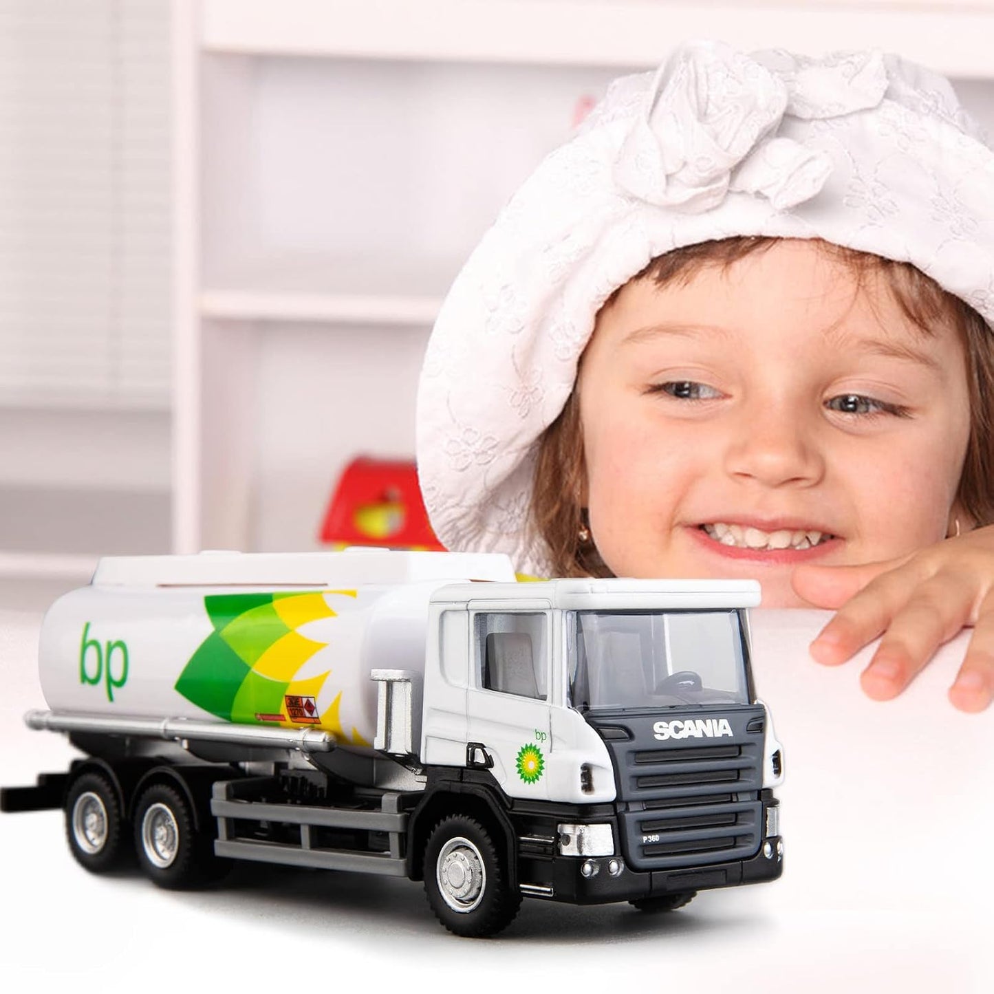 RMZ City 1:64 Scania P-Series BP Fuel Tanker Truck Die-Cast Model – White & Green