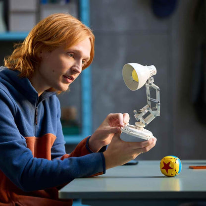 LEGO 21357 Ideas Disney Pixar Luxo Jr. Building Set for Adults – Collectible Pixar Lamp Display Model (613 Pieces)