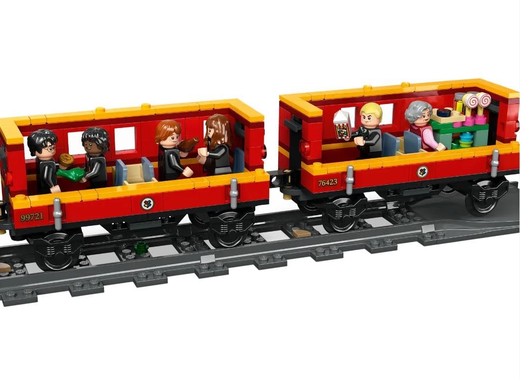 LEGO 76423 Harry Potter Hogwarts Express &amp; Hogsmeade Station (1074 Pieces)