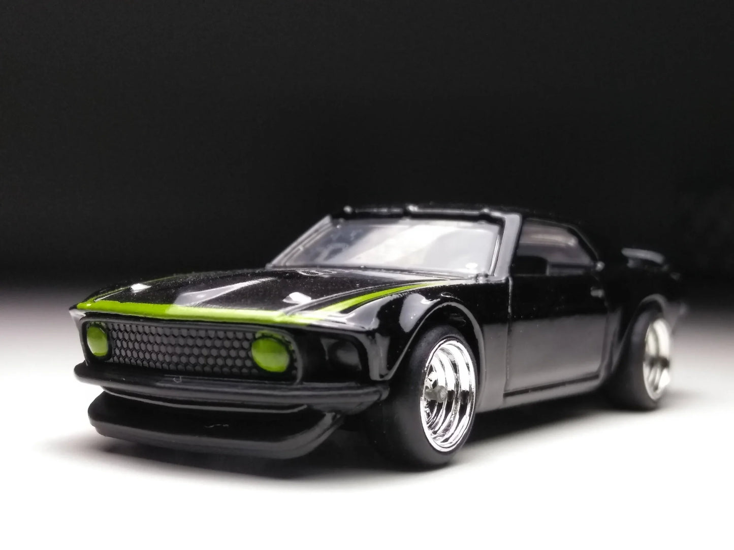 Hot Wheels 1:64 Muscle Mania ' 69 Ford Mustang Boss 302  (Hard To Find)