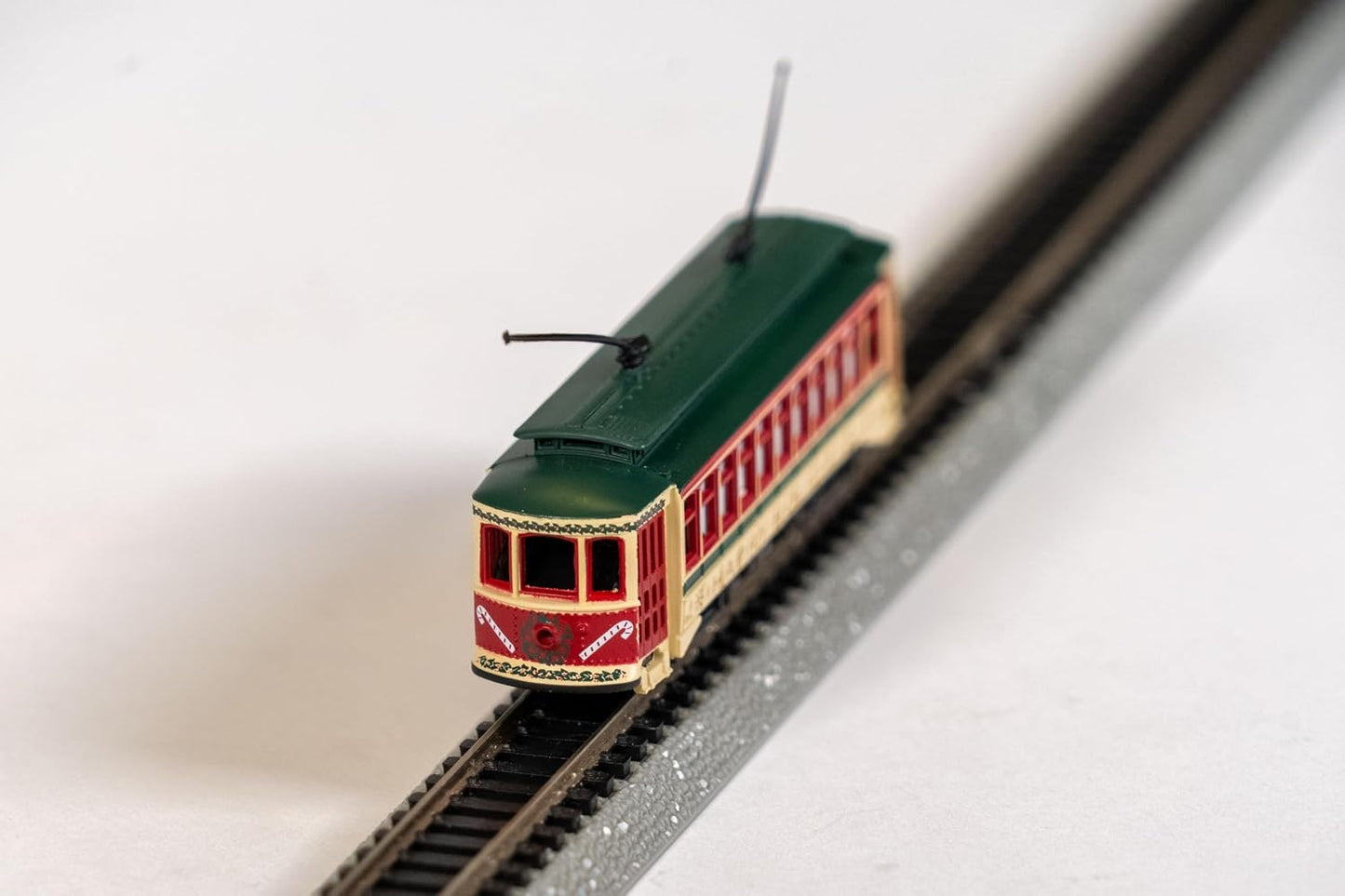 Bachmann Brill Christmas Trolley | Happy Holidays N Scale Electric Streetcar