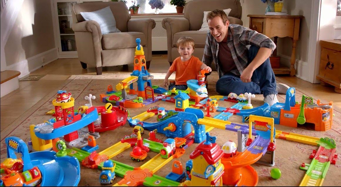 VTech Go! Go! Smart Wheels Deluxe Track Playset | Expandable Interactive Track Set with SmartPoint Technology & Multiple Track Pieces for Toddlers