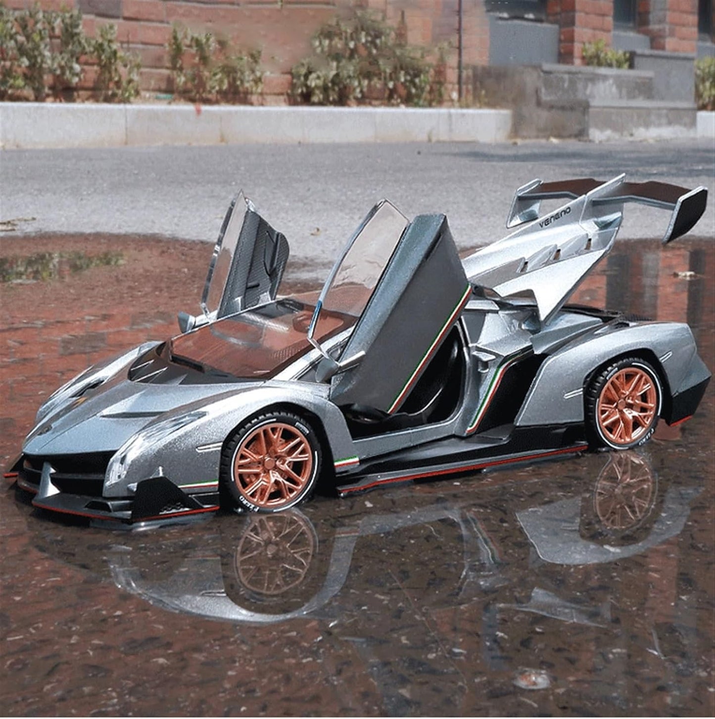 HQT 1:22 Scale Die-Cast Supercar Model – Premium Collectible Edition (Light & Sound | Pull Back Action)