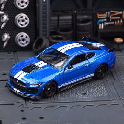 Bburago 2020 Ford Mustang Shelby GT500 1:64 Die-Cast Model Car
