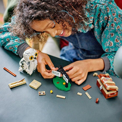 LEGO Harry Potter 76425 Hedwig at 4 Privet Drive, Buildable Toy for 7 Plus Year Old Kids, Girls & Boys, with an Owl Figure, Independent Play Set, Small Wizarding World Ramadan Gift Idea