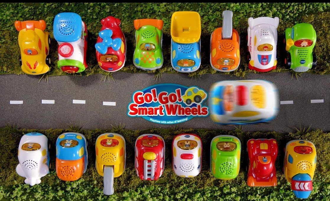 VTech Go! Go! Smart Wheels Deluxe Track Playset | Expandable Interactive Track Set with SmartPoint Technology & Multiple Track Pieces for Toddlers