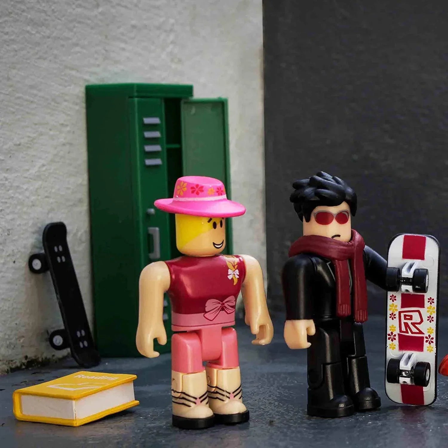 Roblox Ultimate Action Figures: Roblox High School Game Pack [Includes Exclusive Virtual Item] - Jaiman Toys