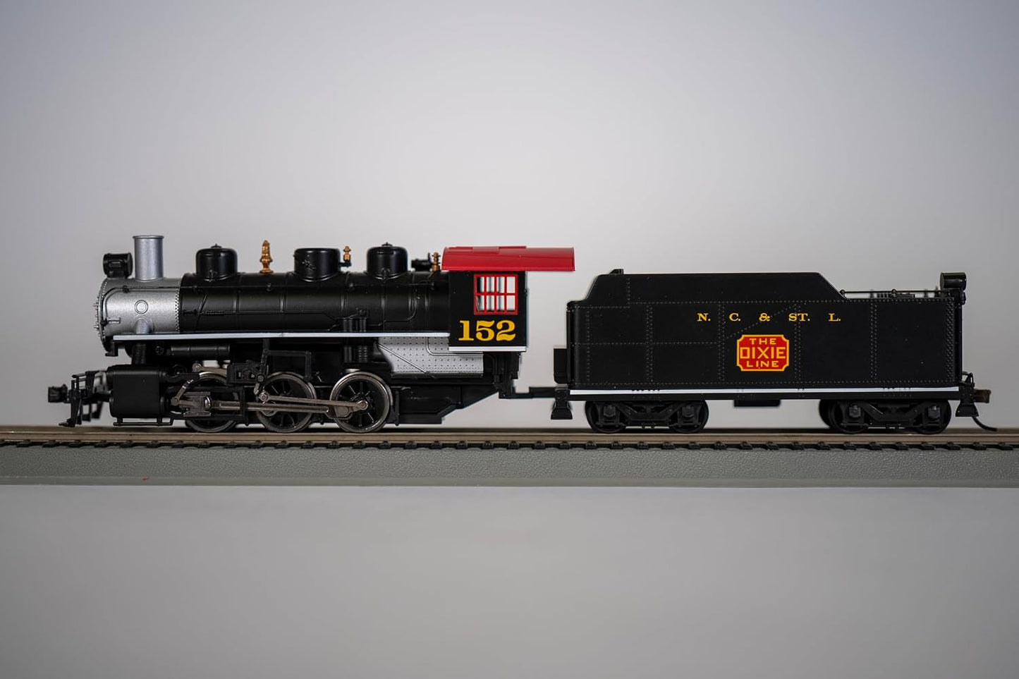 Bachmann USRA 0-6-0 Steam Locomotive with Smoke & Short Haul Tender N.C. & St. L. #152 HO Scale
