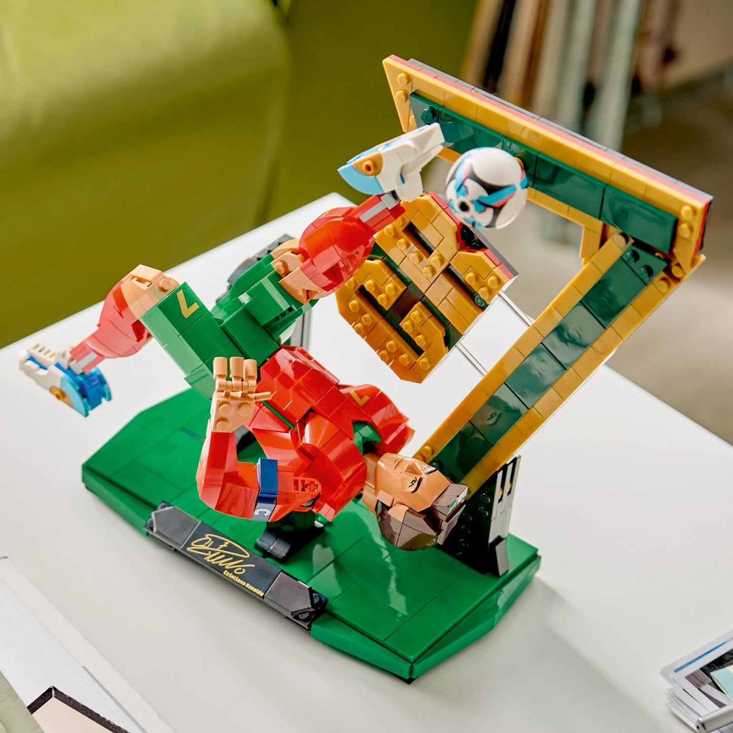 LEGO 43016 Editions Cristiano Ronaldo – Soccer Legend  Building Set | CR7 Collectible Football Display Model for Kids & Fans