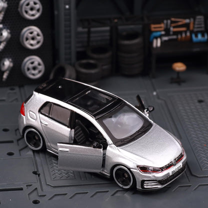 Bburago Volkswagen Golf GTI 2017 Silver 1:64 Die-Cast Model Car