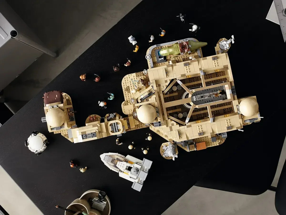 Lego Star Wars: A New Hope Mos Eisley Cantina 75290 Building Set, Master Builder Series, Model Kits for Adults to Build, Collectible Gift Idea