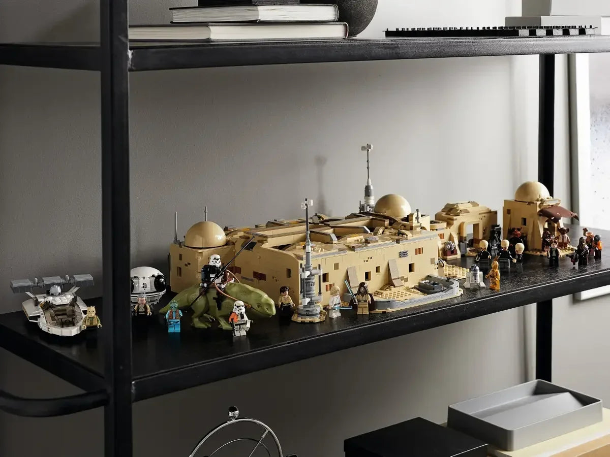 Lego Star Wars: A New Hope Mos Eisley Cantina 75290 Building Set, Master Builder Series, Model Kits for Adults to Build, Collectible Gift Idea