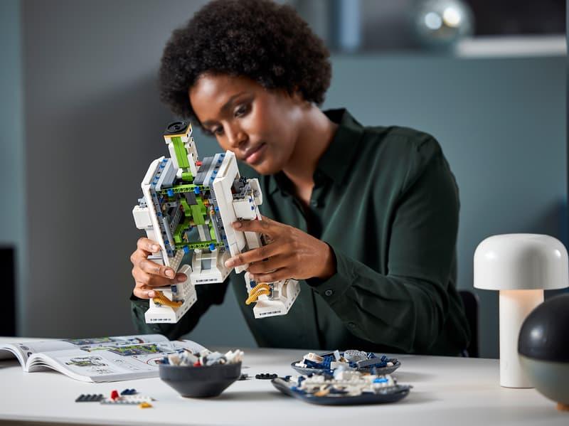 LEGO Star Wars 75308  R2-D2 Collectible Building Toy  (2,314 Pieces)