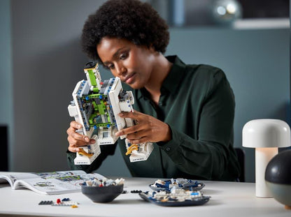 LEGO Star Wars 75308  R2-D2 Collectible Building Toy  (2,314 Pieces)