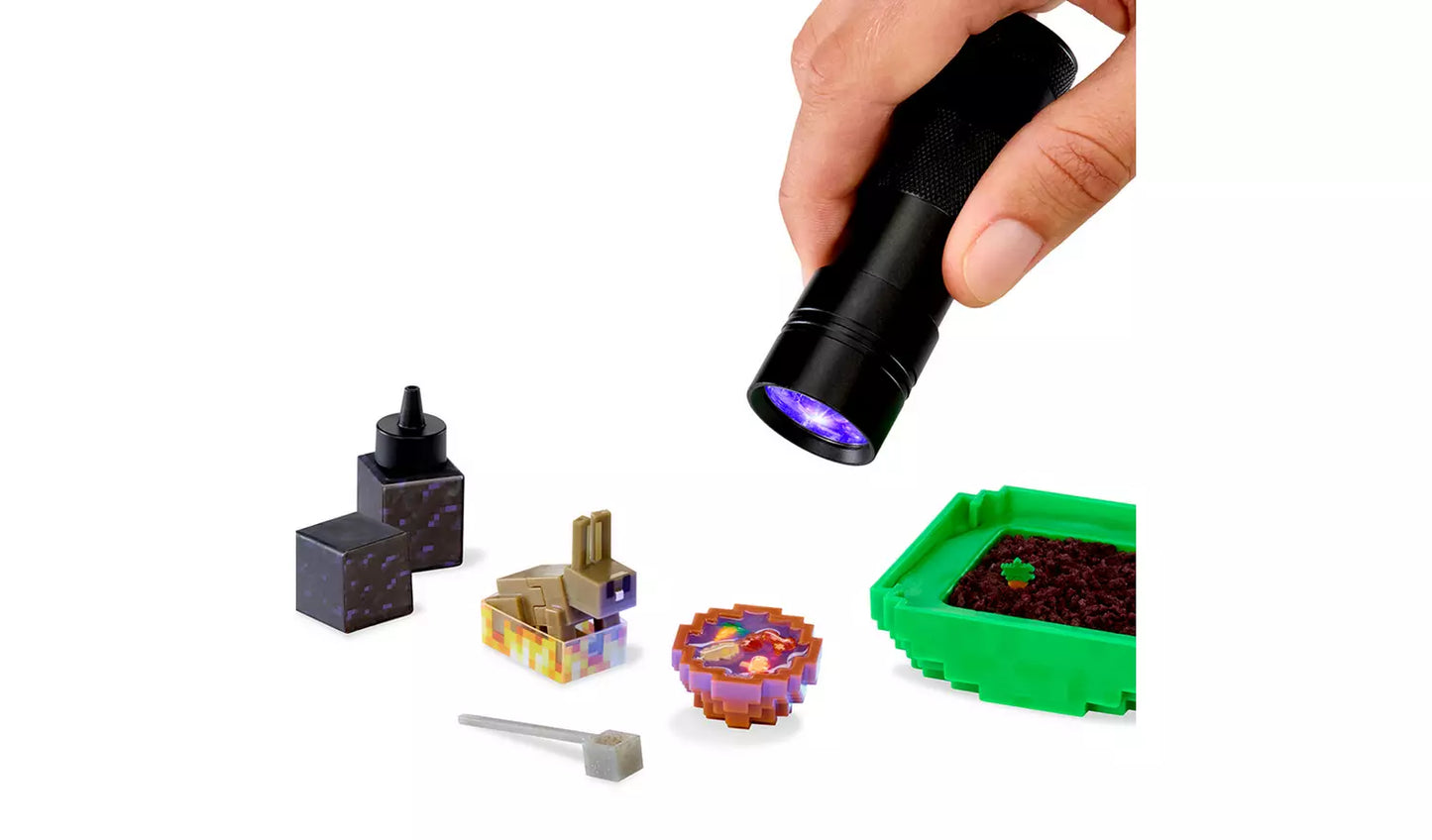 MGA Miniverse Make It Mini Minecraft 557272 DIY Miniature Craft & Collectible Set | Build, Create & Display Mini Minecraft Collectibles | 12 Unique Designs to Make & Collect | Surprise DIY Craft Toy for Minecraft Fans & Collectors