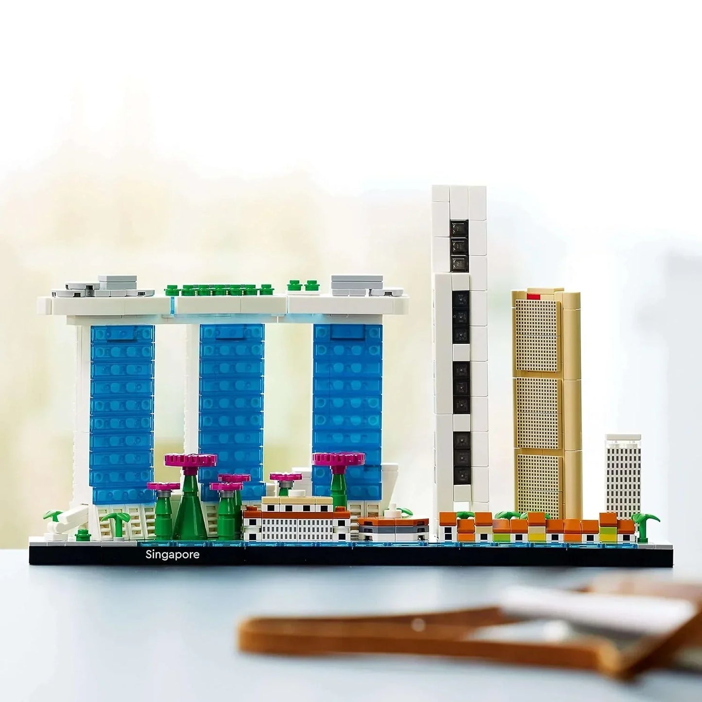 LEGO Architecture 21057  Skyline Collection: Singapore Building Kit; Collectible Display Model for Adults (827 Pieces)