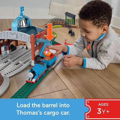 Thomas & Friends Toy Train Playset by Fisher-Price, Load & Launch Barrel Delivery with Classic Motorized Engine & Cargo Car, 18 Feet of Track-JDF26