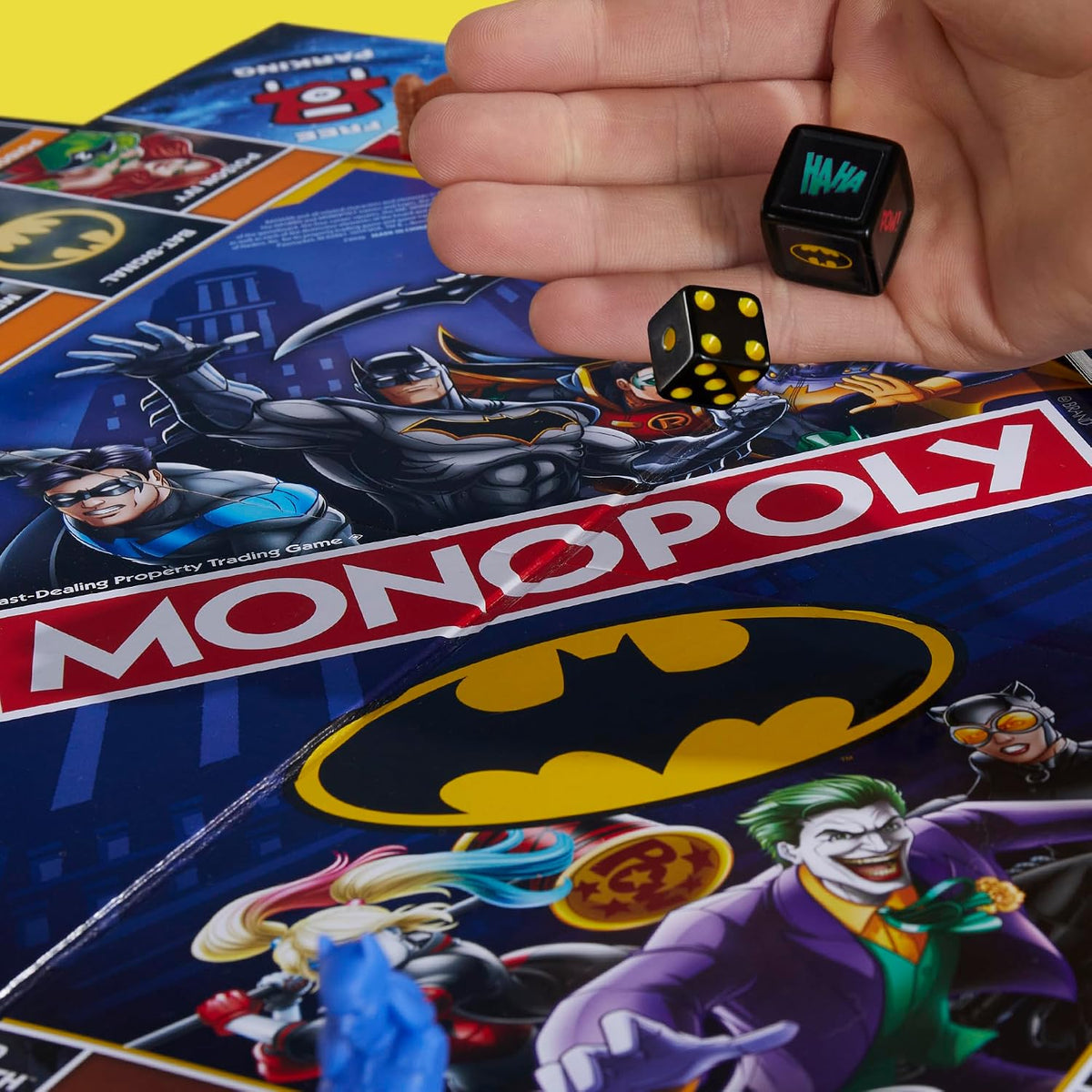 Hasbro Gaming Monopoly Batman Board Game – Save Gotham City, 2–4 Players, Ages 8+