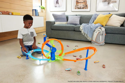 Hot Wheels Toy Car Track Set, Launch and Loop Playset & 1:64 Scale Die-Cast Vehicle, Crash Area on Figure 8 Track with Loop-Kicker Booster