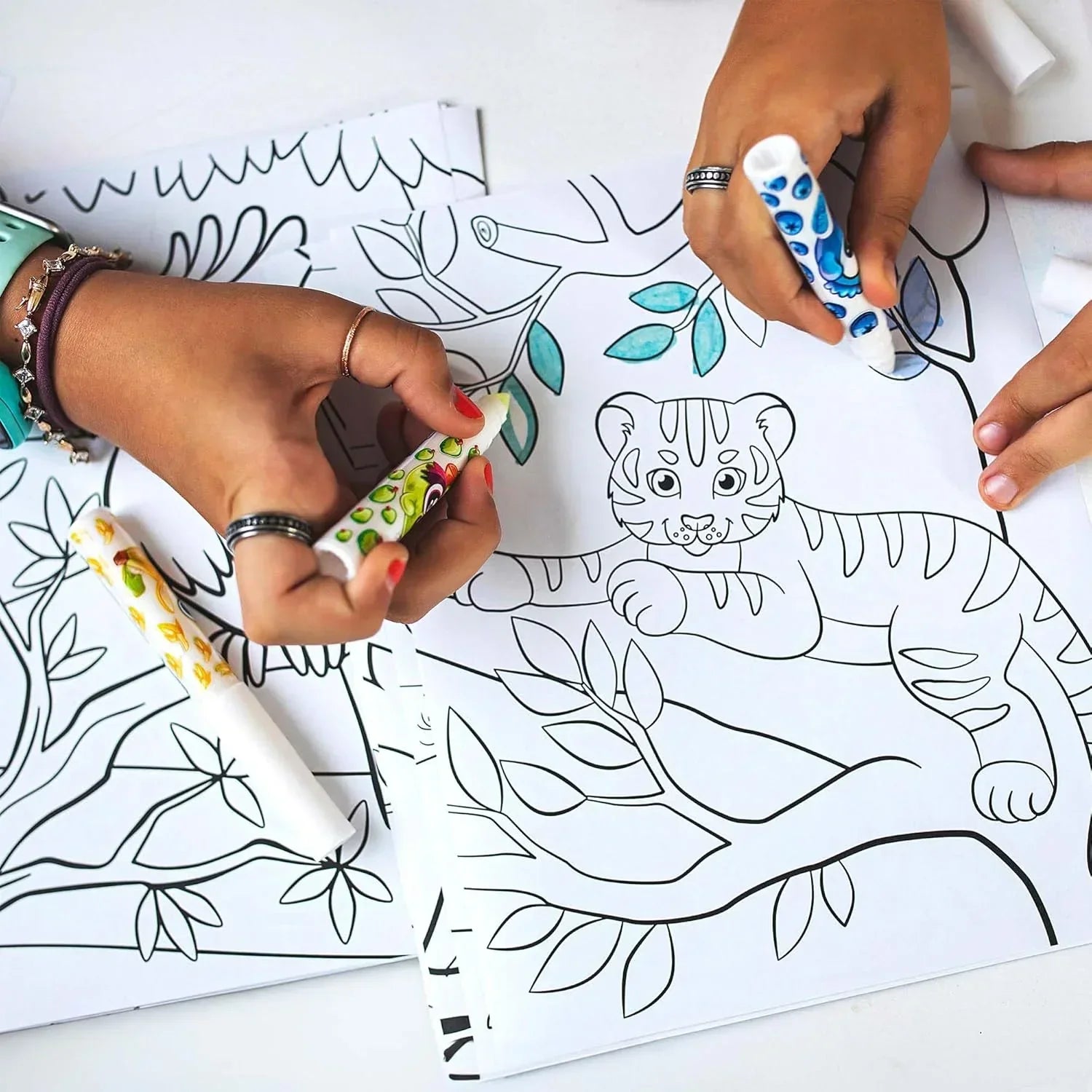 Scentos Clean Colouring Markers Creatures Set Mess Free Scented Magic Gel Painting and Markers - Jaiman Toys