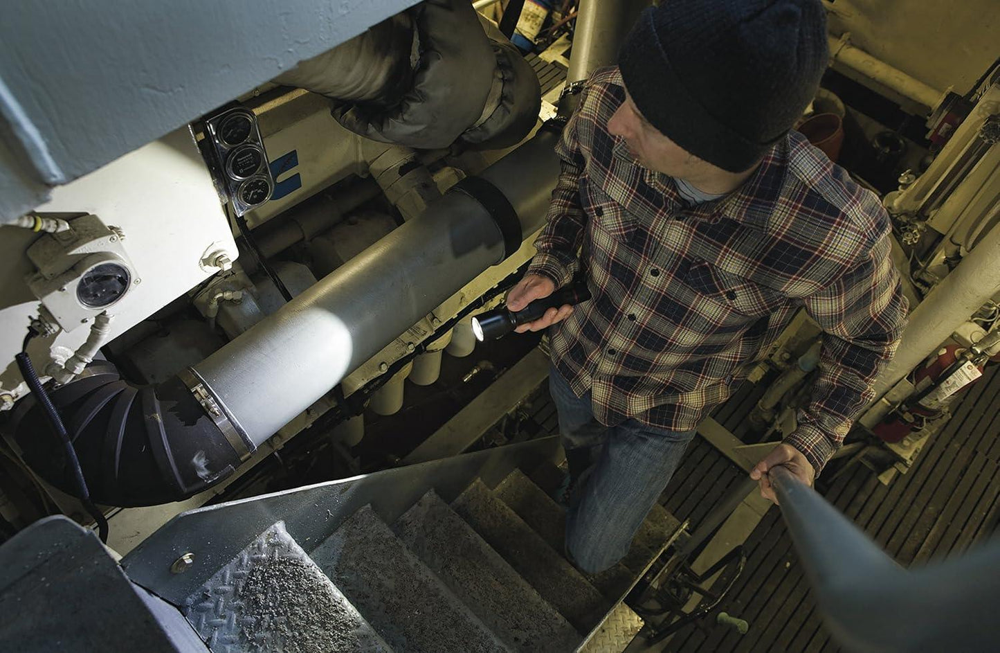 COAST HP14 the focusable LED flashlight with Slide Focus and 4 batteries included - Jaiman Toys