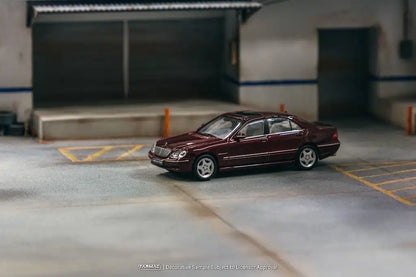 Tarmac Works 1:64 GLOBAL64 Mercedes-Benz S 55 AMG Bordeaux Red Metallic T64G-072-BO