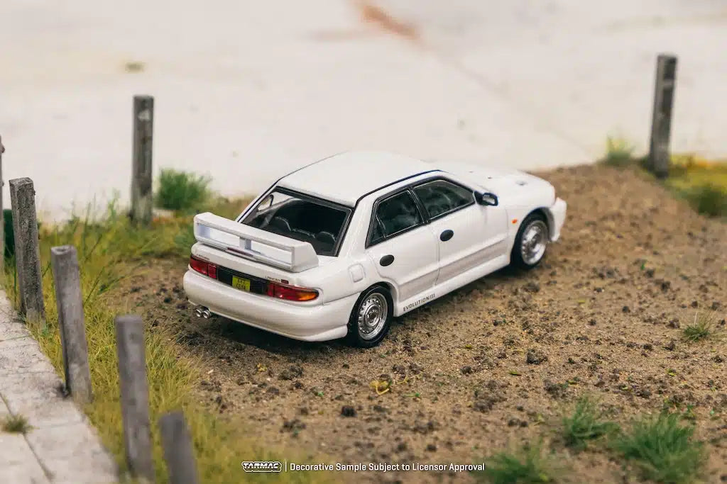 Tarmac Works GLOBAL64 1:64 Mitsubishi Lancer RS Evolution III White Diecast Model Car (T64G-050-RS)