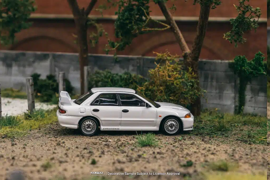 Tarmac Works GLOBAL64 1:64 Mitsubishi Lancer RS Evolution III White Diecast Model Car (T64G-050-RS)