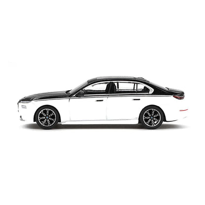 Mini GT BMW i7 xDrive60 – Alpine White / Black Sapphire | 1:64 Scale RHD Diecast Model Car - Jaiman Toys
