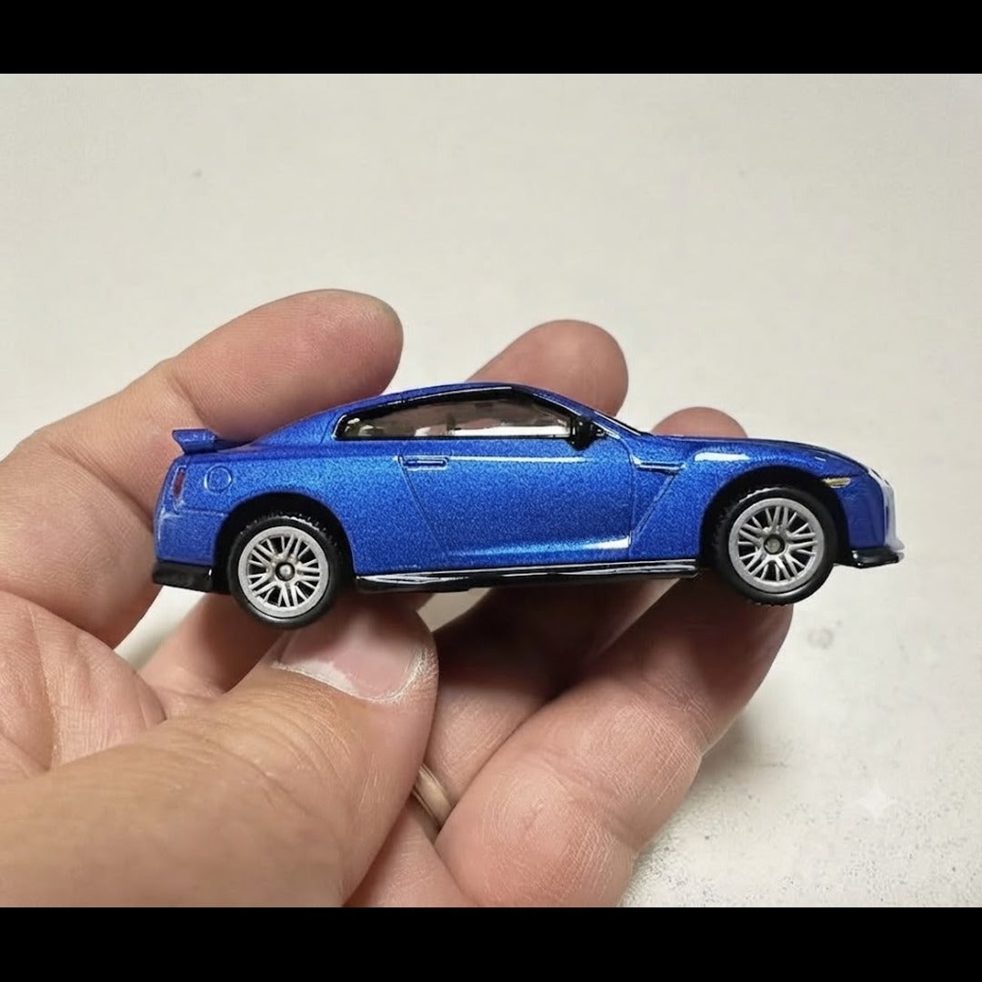 CCA 1:64 Nissan GT-R R35 S03-01 Blue & White Die-Cast Model Car | Premium JDM Sports Car Collectible