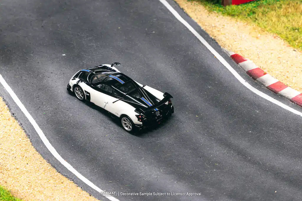 Tarmac Works GLOBAL64 1:64 Pagani Huayra BC Bianco Benny Diecast Model Car (T64G-TL014-WH)