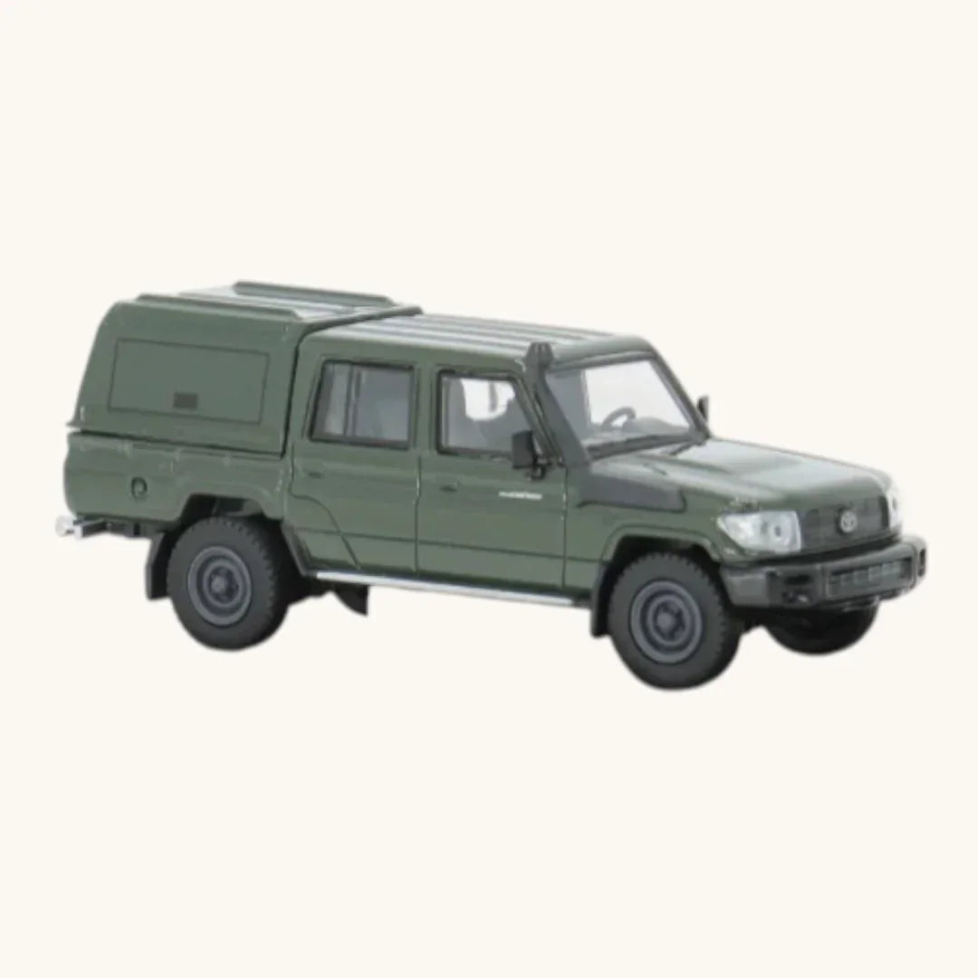 PARA64 1:64 Toyota Land Cruiser LC79 Military Green Diecast Model