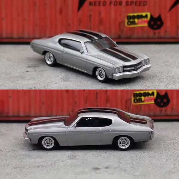 CCA 1:66 Chevrolet Chevelle 454 (1970) Die-Cast Model Car | Classic American Muscle Car with Racing Stripes & Chrome-Style Wheels | 2 Colour Variants