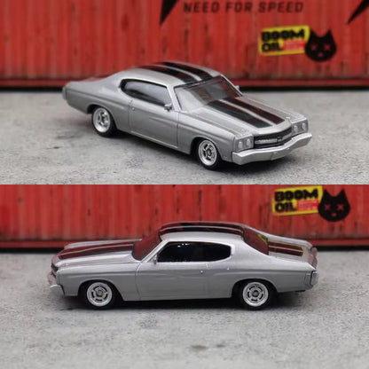 CCA 1:66 Chevrolet Chevelle 454 (1970) Die-Cast Model Car | Classic American Muscle Car with Racing Stripes & Chrome-Style Wheels | 2 Colour Variants