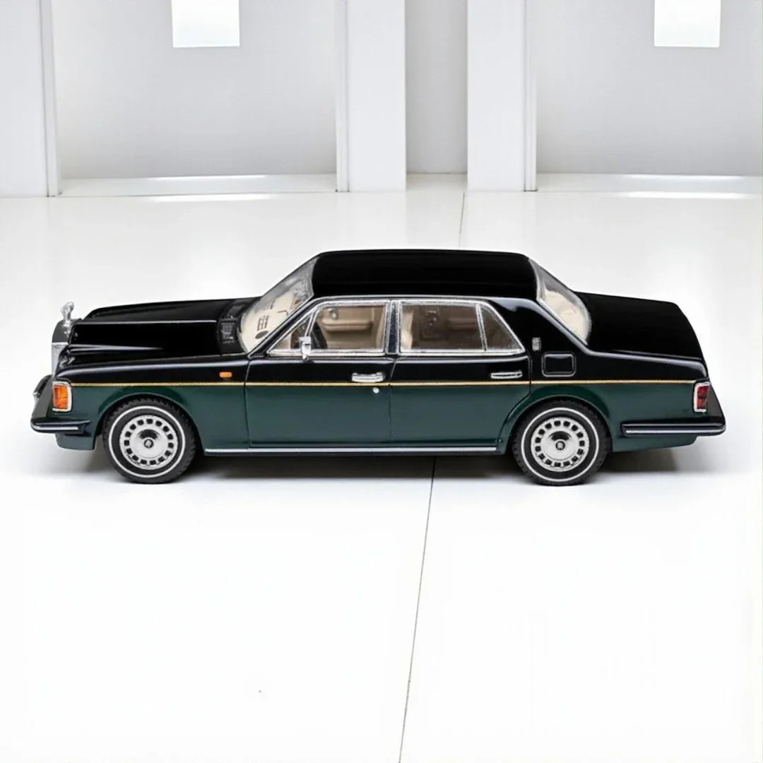GFCC 1:64 1994 Rolls-Royce Silver Spur, British Silver With Gold Beltline in Green  Diecast Model Car