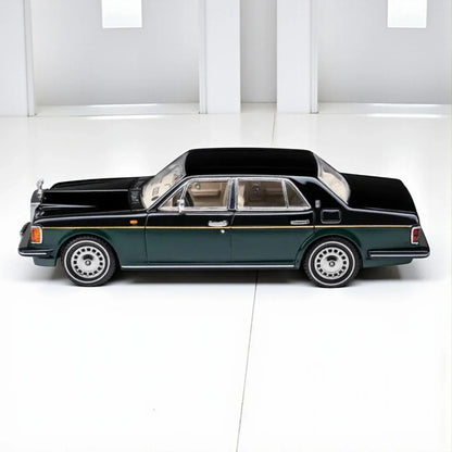 GFCC 1:64 1994 Rolls-Royce Silver Spur, British Silver With Gold Beltline in Green  Diecast Model Car