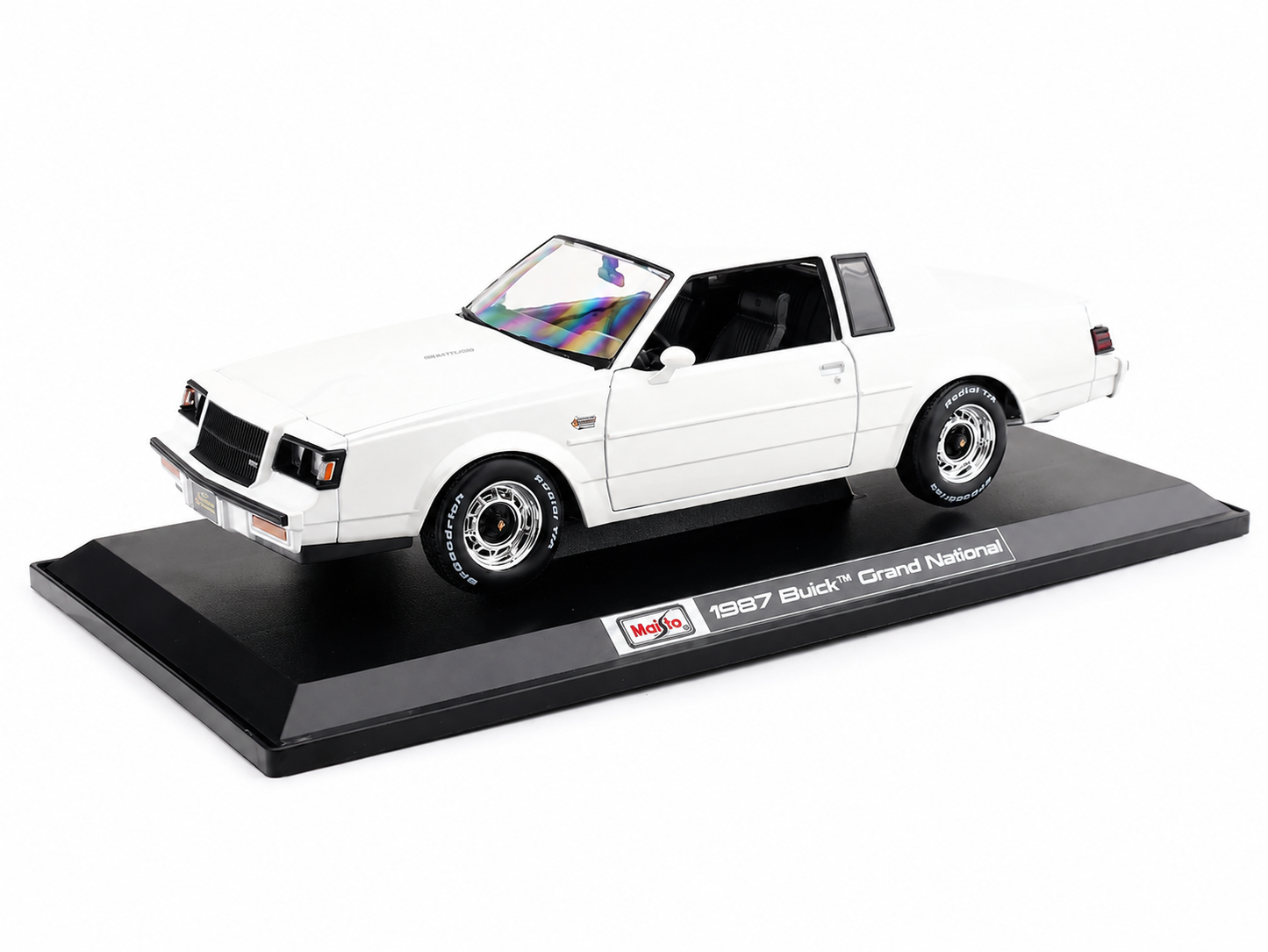 Maisto 1:18 Scale 1987 Buick Grand National White Special Collection Diecast Model Car