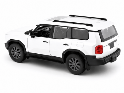 Maisto 1:24 Scale 2024 Toyota Land Cruiser White Collector’s Collection Diecast SUV