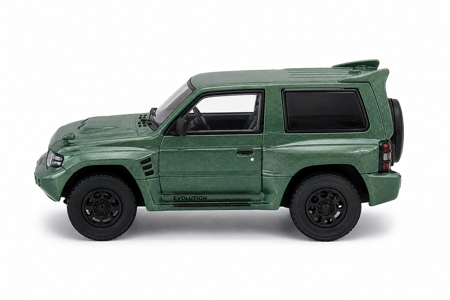 INNO64 Mitsubishi Pajero Evolution Green Die-Cast Model SUV