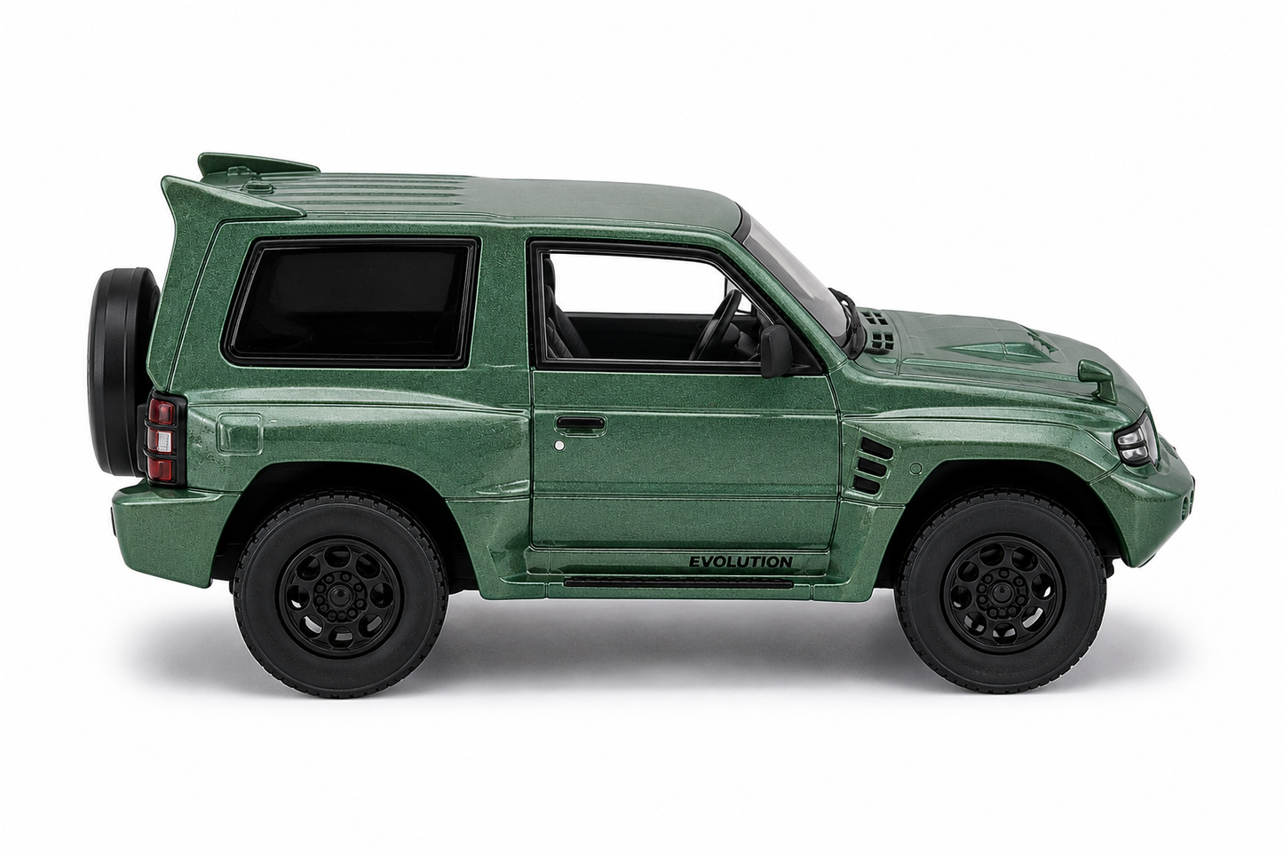 INNO64 Mitsubishi Pajero Evolution Green Die-Cast Model SUV