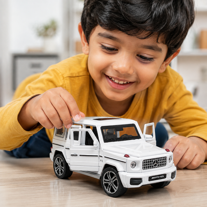 1:32 Scale Die-Cast Metal Mercedes-Benz G63 AMG Model Car – Pull Back Luxury SUV Toy with Openable Doors, Light & Sound Effects, Detailed Interior, Realistic Wheels & Collectible Display Model – White