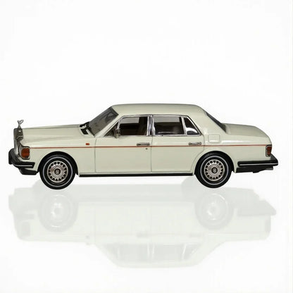 GFCC 1:64 1994 Rolls-Royce Silver Spur, British Silver With Gold Beltline in White Diecast Model Car