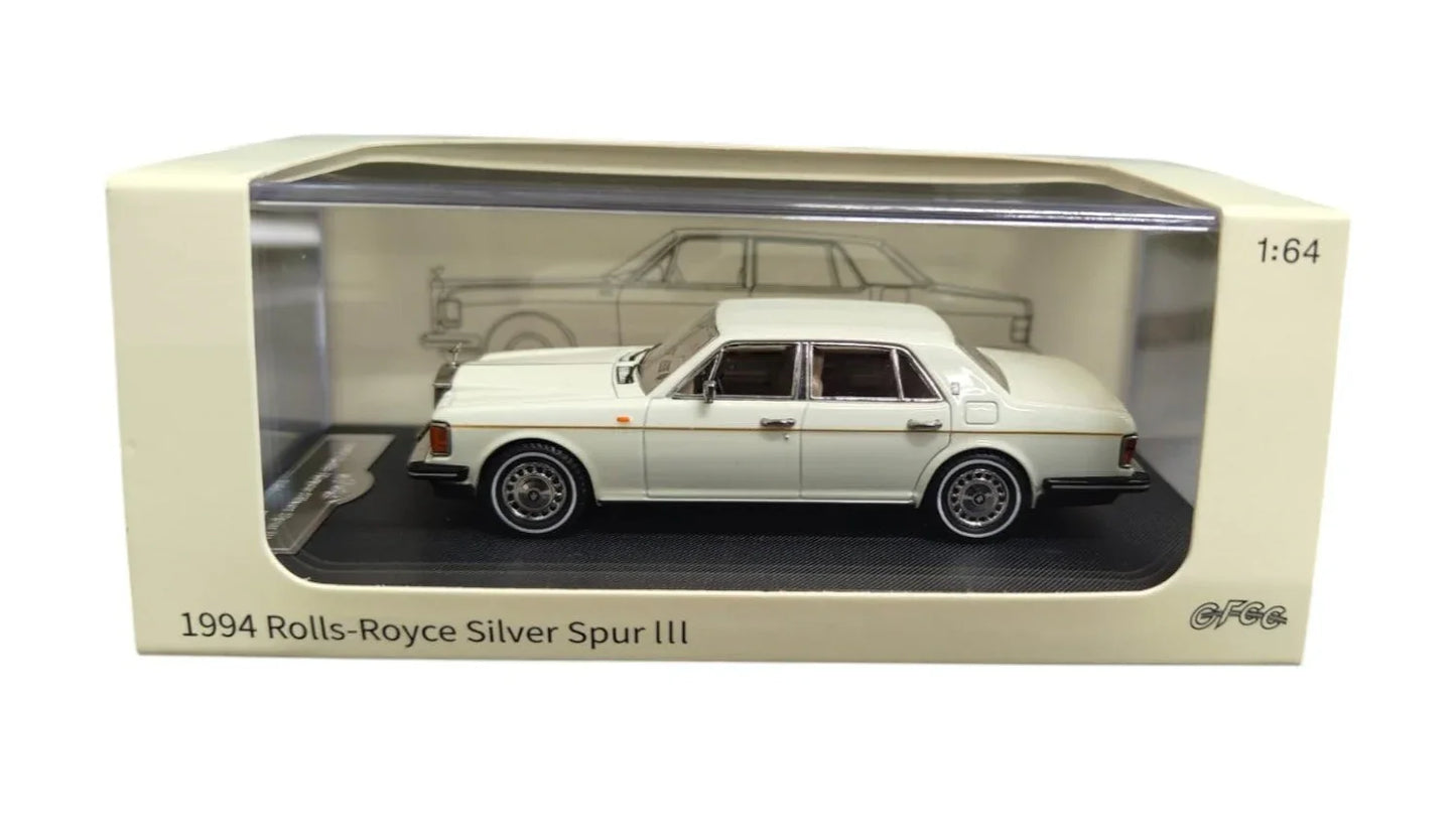 GFCC 1:64 1994 Rolls-Royce Silver Spur, British Silver With Gold Beltline in White Diecast Model Car - Jaiman Toys