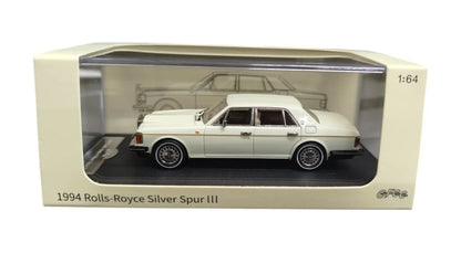 GFCC 1:64 1994 Rolls-Royce Silver Spur, British Silver With Gold Beltline in White Diecast Model Car - Jaiman Toys