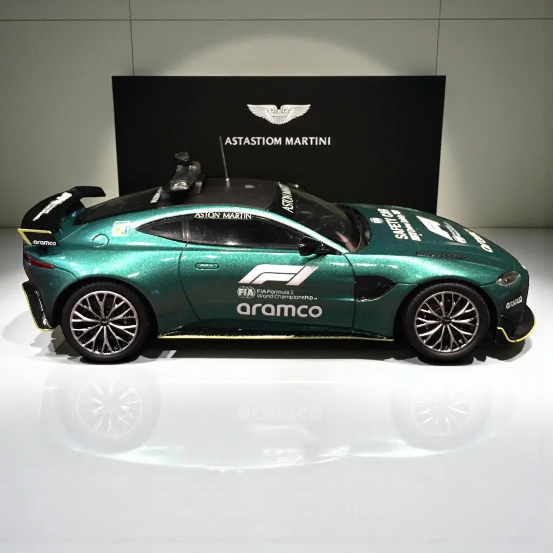 スパーク 1/43 F1 セーフティー 2023 アストンマーチン バンテージ SPARK 1:43 Aston Martin Vantage F1 Safety Car 2023 Diecast