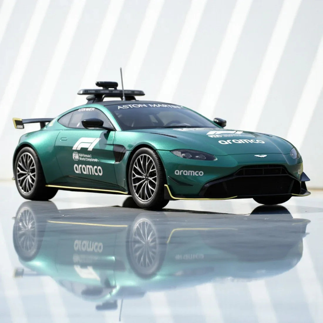 SPARK 1:43 Aston Martin Vantage F1 Safety Car 2023 Diecast