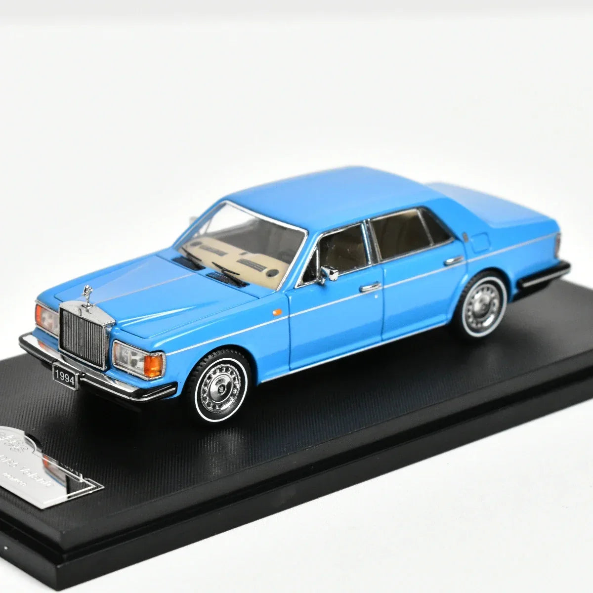 GFCC 1:64 Rolls-Royce Silver Spur III Luxury Classic 1994 with Silver Beltline In Sky Blue Diecast Model Car - Jaiman Toys