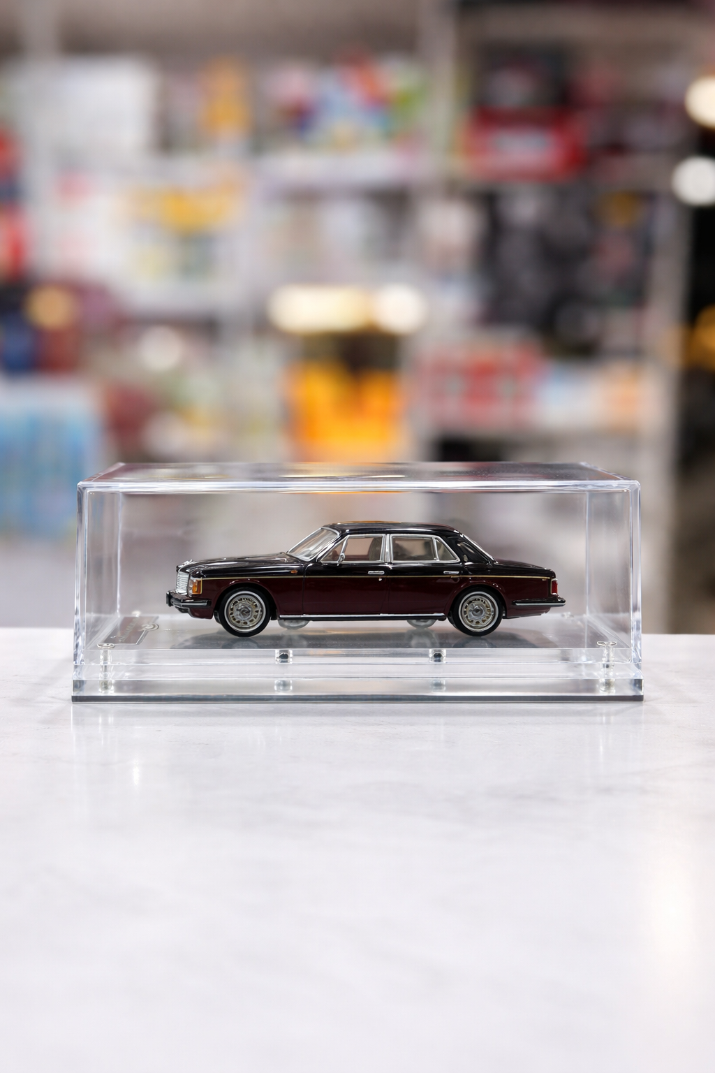 1994 Rolls-Royce Silver Spur III 1:64 Diecast Model Car | Black | Premium Acrylic Display Box